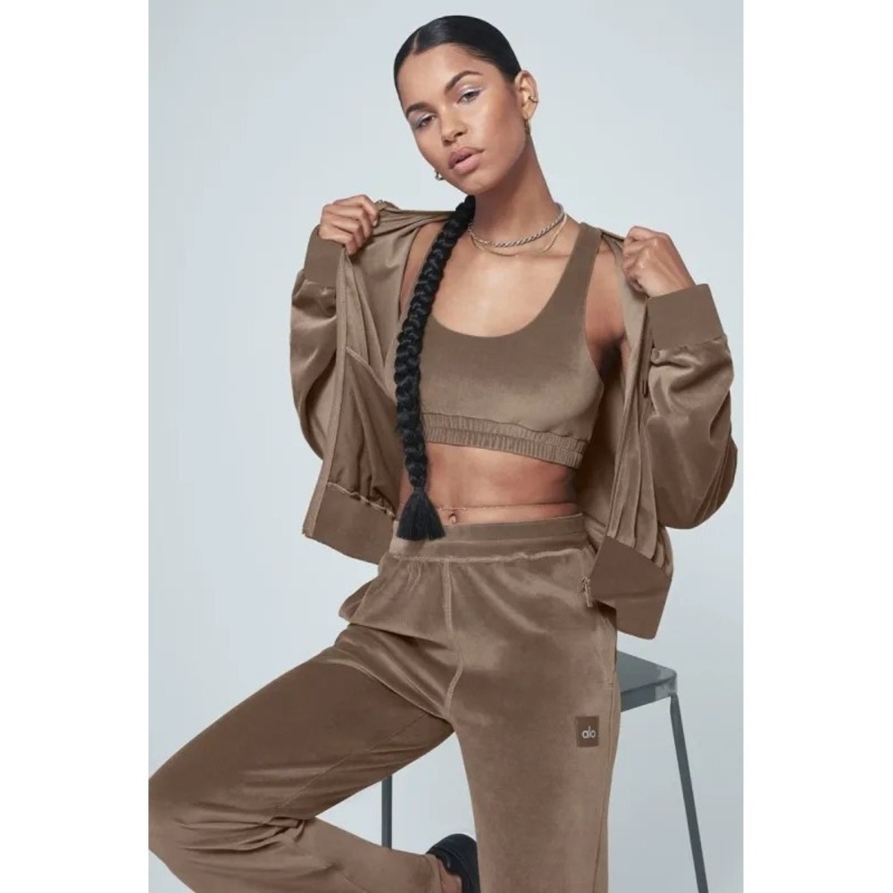 31 Alo Yoga Velour Glimmer Scoop Neck Bra‎